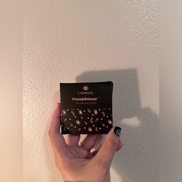 LASHIDOL PRESS & RELEASE EYELASHES - Picture 3 of 3